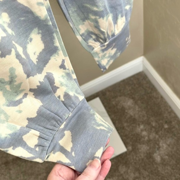 Women’s BKE Tie Dye Cozy Joggers Sweatpants Small Light Blue and Cream - Picture 3 of 5